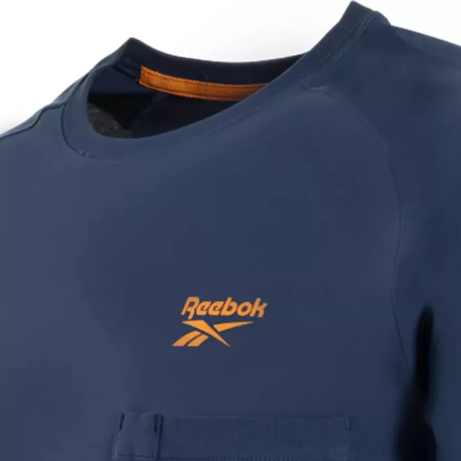 **Rundhalsausschnitt** bietet eine klassische, bequeme Passform, geeignet für den Alltag.