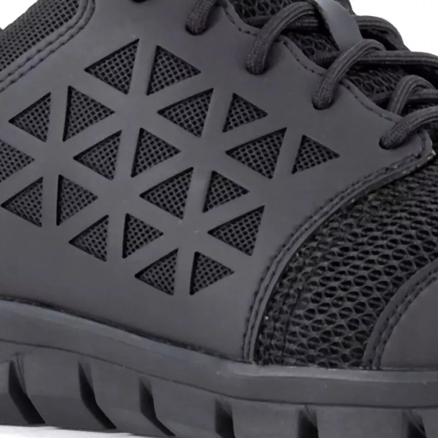 **Atmungsaktives, feuchtigkeitsableitendes Mesh** hält Ihre Füße während langer Schichten kühl und trocken.