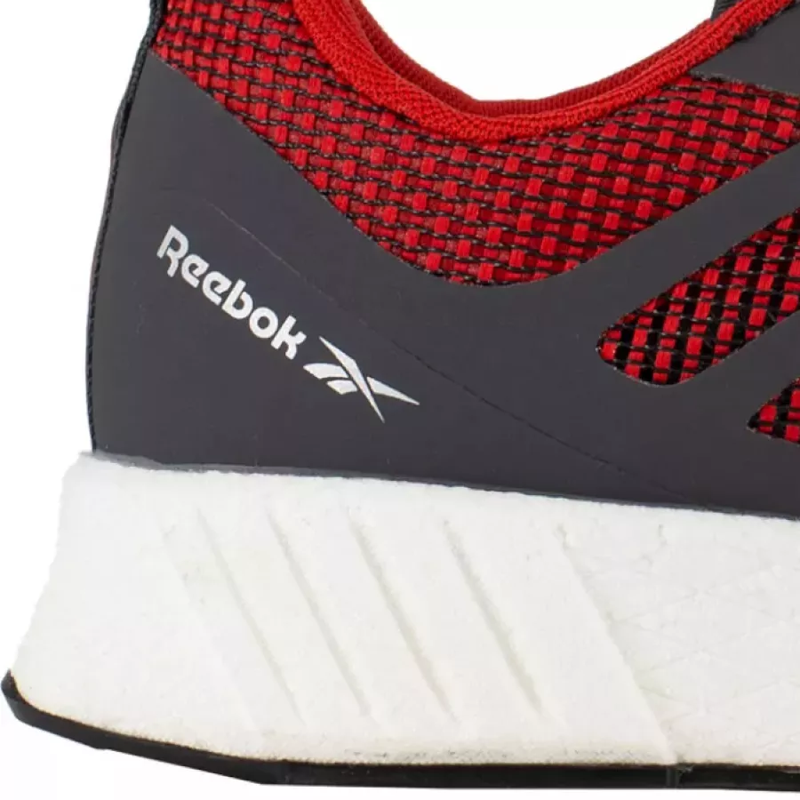 **Anti-Perforation Insert** protects against sharp objects underfoot without compromising flexibility.