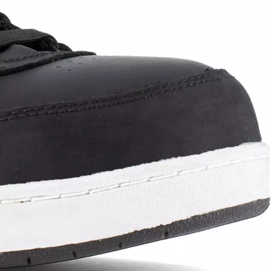 **Komposit-Zehenschutzkappe** bietet starken Schutz und hält den Schuh dabei leicht und bequem.