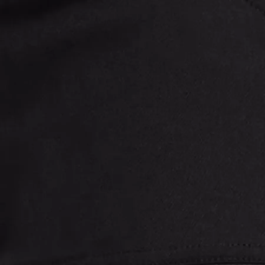 **Atmungsaktives Gewebe** hält Sie kühl und sorgt für Komfort bei aktiver Arbeit oder Freizeit.