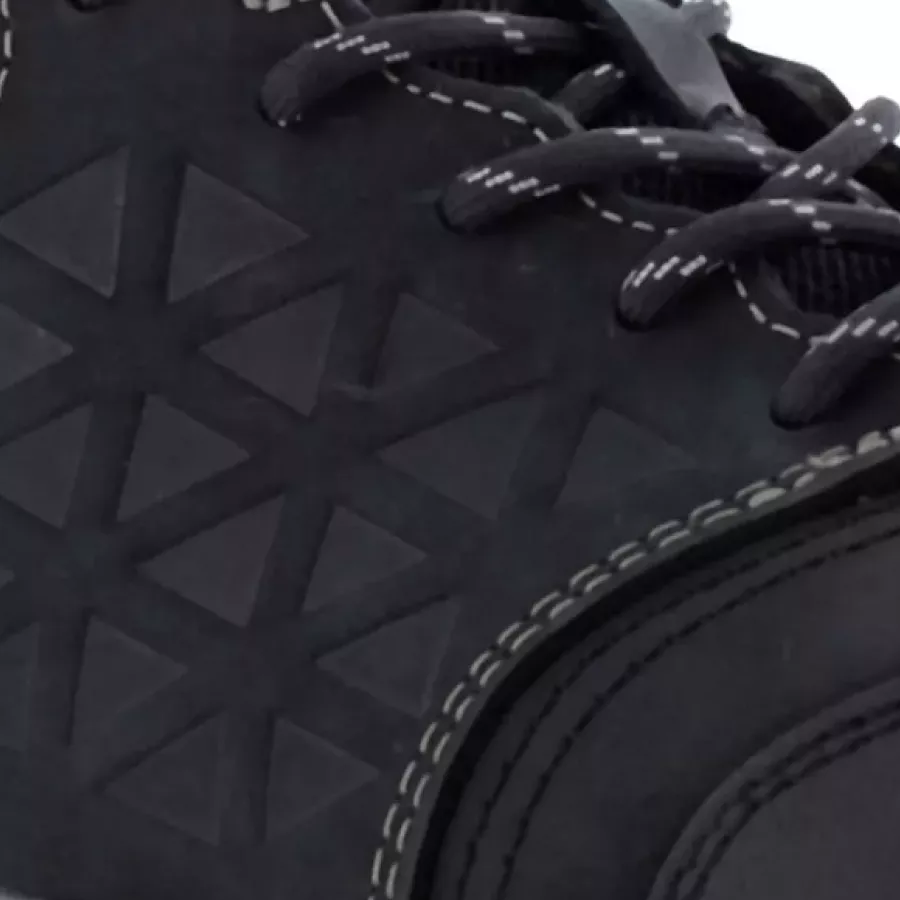 Die **Aluminium-Zehenschutzkappe** bietet starken Schutz und hält den Schuh dabei leicht für ganztägigen Komfort.