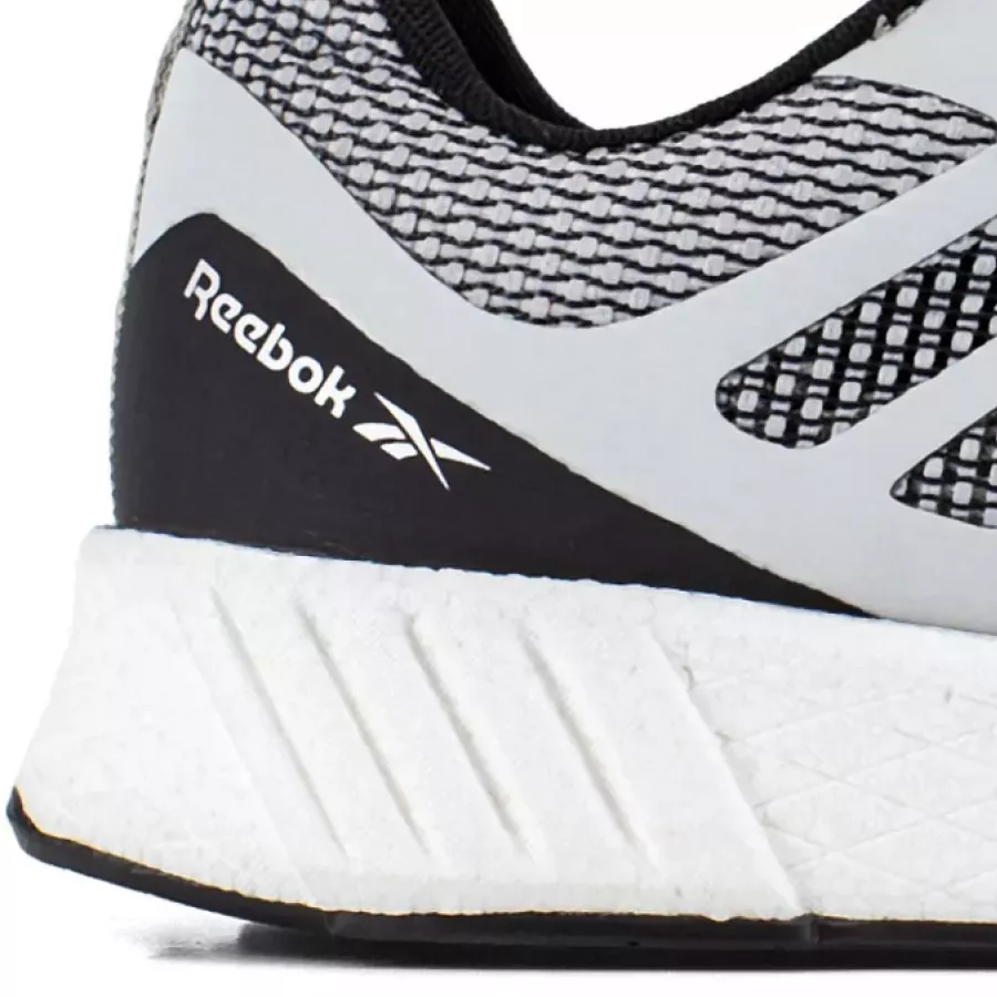 **Anti-Perforation Insert** protects against sharp objects underfoot without compromising flexibility.