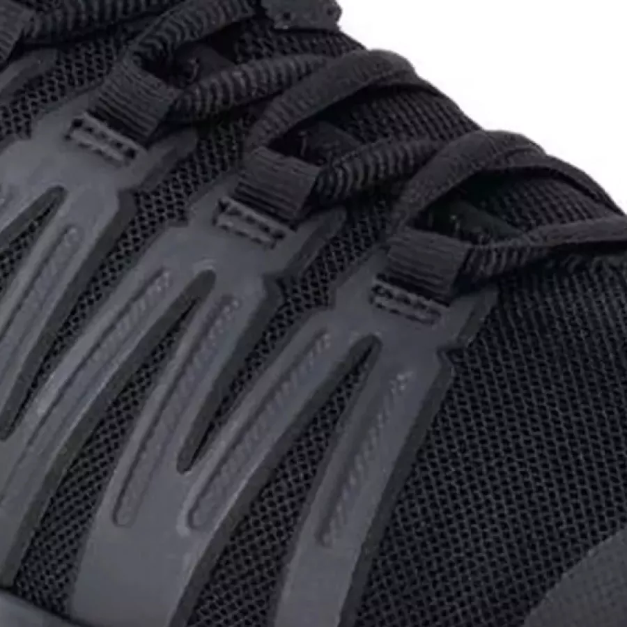 Feuchtigkeitsableitendes Gewebe hilft, die Füße während langer Arbeitsschichten trocken und komfortabel zu halten.