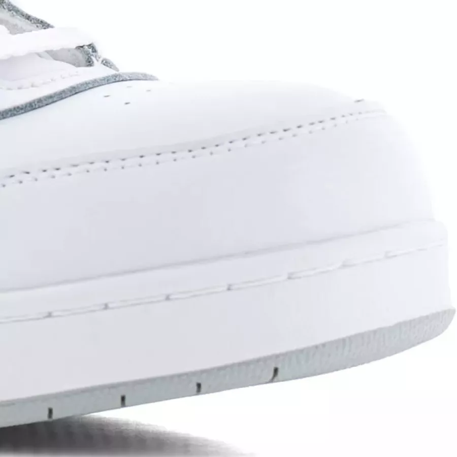 **Komposit-Zehenschutzkappe** bietet starken Schutz und hält den Schuh dabei leicht und bequem.