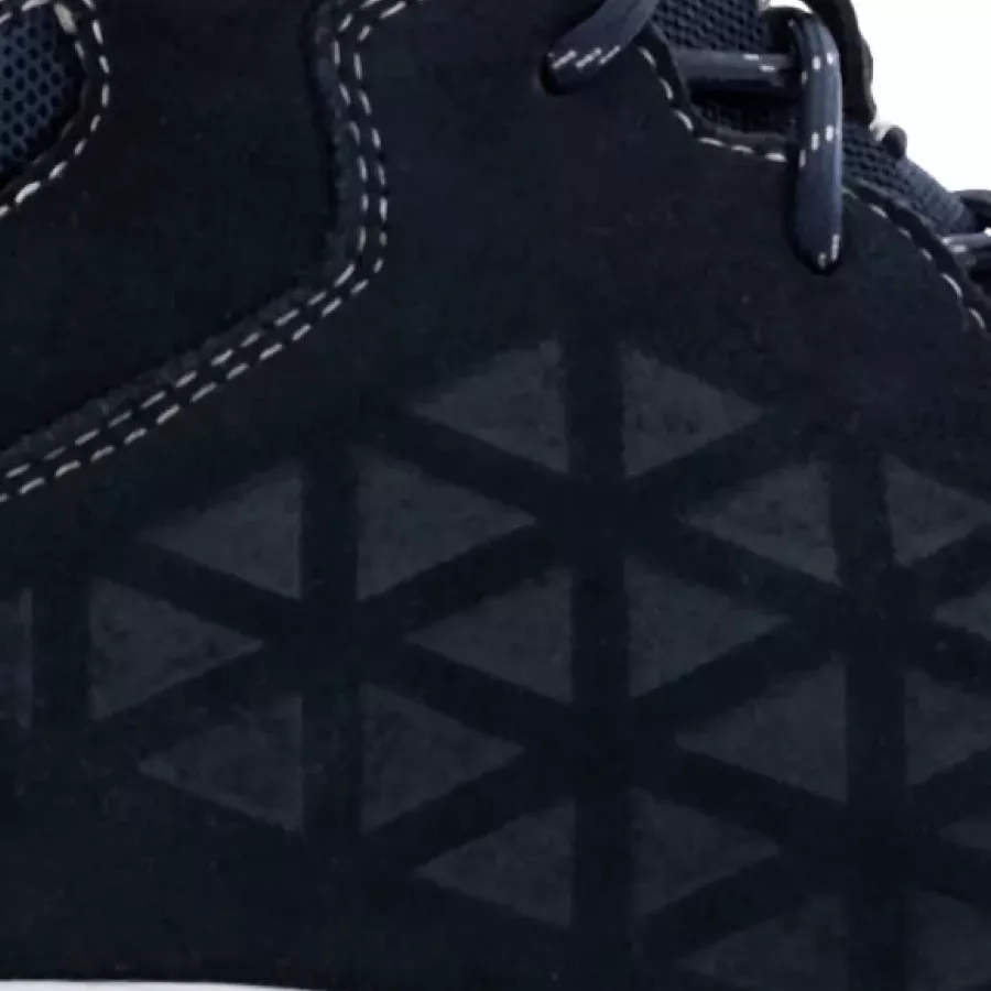 **Atmungsaktives, feuchtigkeitsableitendes Mesh** hält Ihre Füße während langer Schichten kühl und trocken.