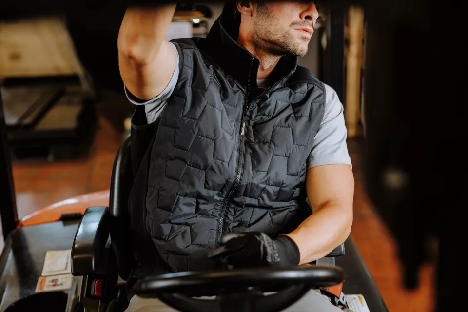 Reebok RB002VBLK, Mens Woven Padded Vest, Black, image 3, gallery thumbnail