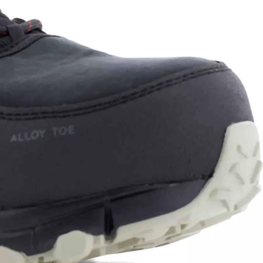 Die **Aluminium-Zehenschutzkappe** bietet starken Schutz und hält den Schuh dabei leicht für ganztägigen Komfort.