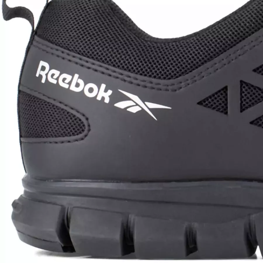 **Durchtrittsichere Einlage** schützt Ihre Füße vor spitzen Gegenständen, ohne zusätzliches Gewicht.