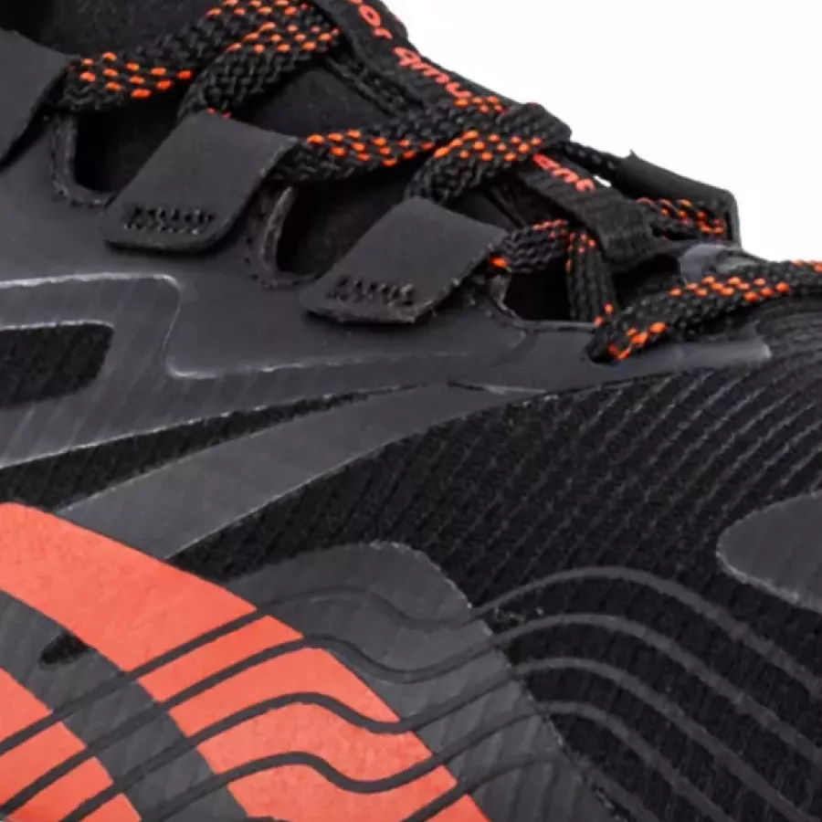 **Atmungsaktives Mesh** sorgt für Luftzirkulation und hält Ihre Füße den ganzen Tag über kühl und komfortabel.