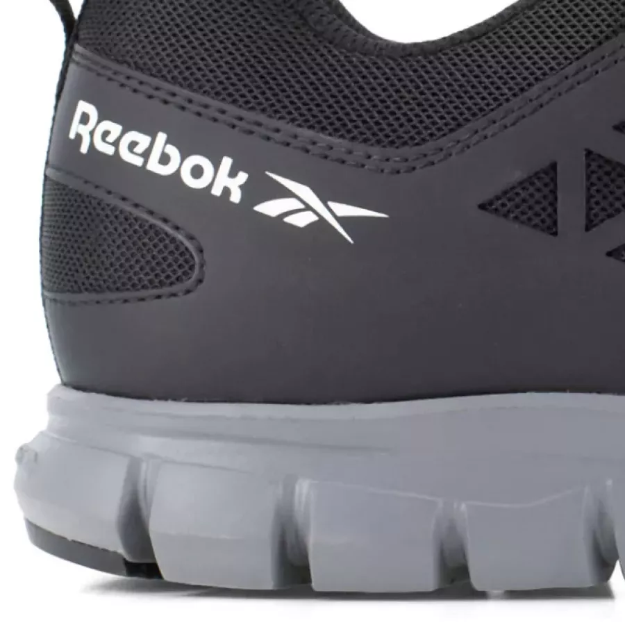 **Durchtrittsichere Einlage** schützt Ihre Füße vor spitzen Gegenständen, ohne zusätzliches Gewicht.