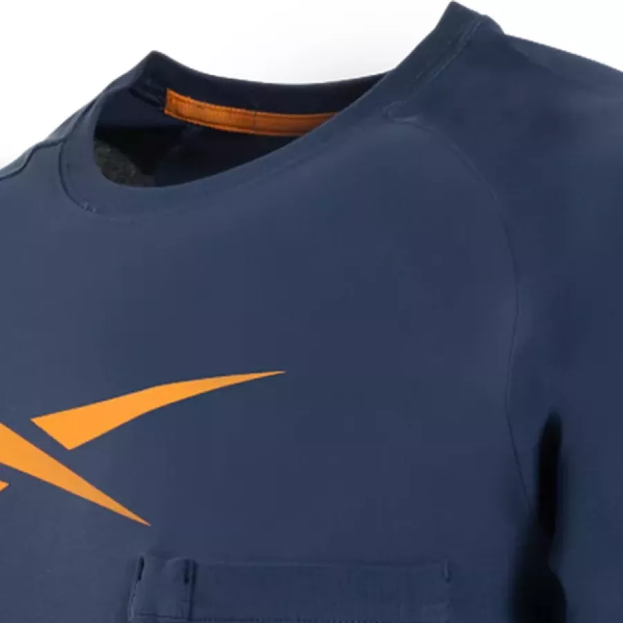 **Rundhalsausschnitt** bietet eine klassische, bequeme Passform, geeignet für den Alltag.