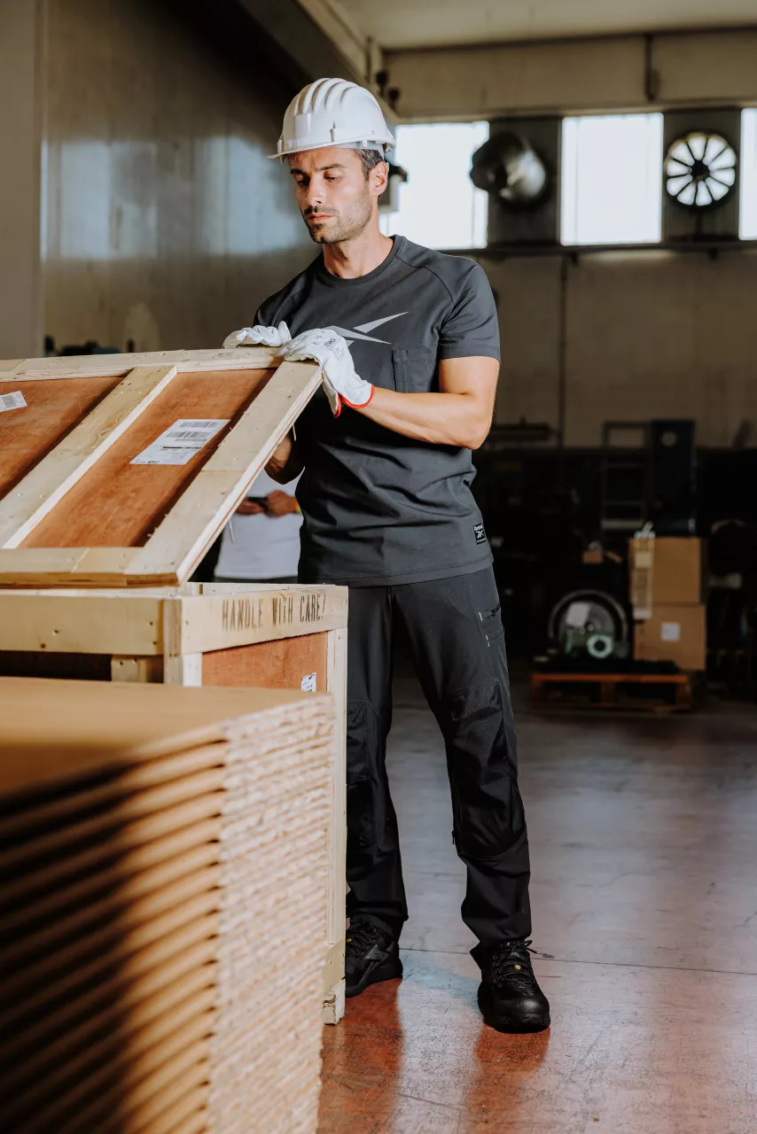 Reebok RB003TBLK1, Vector Herren Strick-T-Shirt, Schwarz, image 2, gallery thumbnail