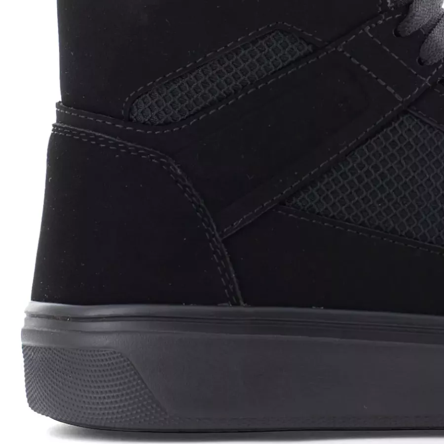 **Anti-Perforation Insert** guards against sharp objects without compromising flexibility.