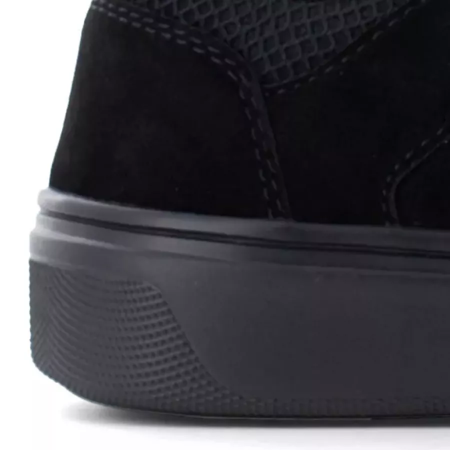 **Anti-Perforation Insert** guards against sharp objects without compromising flexibility.