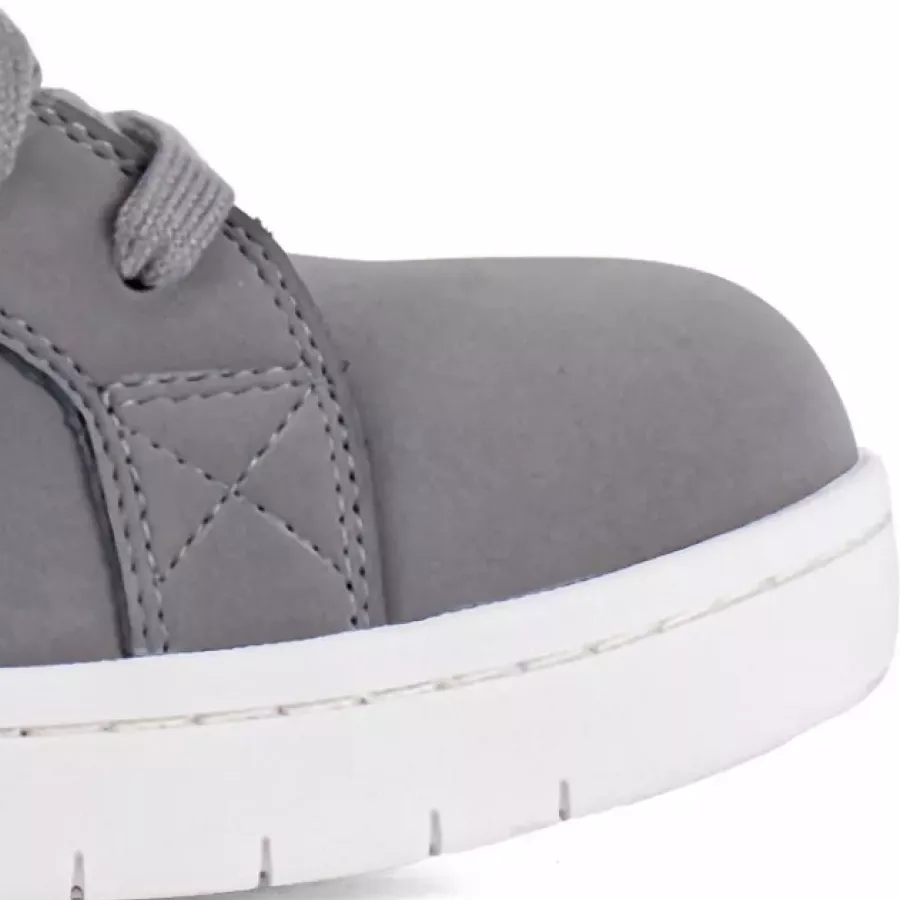 **Composite-Zehenkappe** schützt Ihre Füße und hält dabei die Schuhe leicht für ganztägigen Komfort.