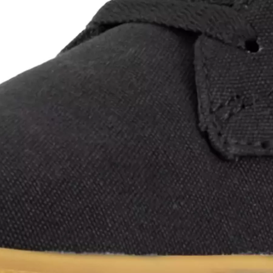 **Hochgradig atmungsaktiv** hält Ihre Füße den ganzen Tag über kühl und trocken.