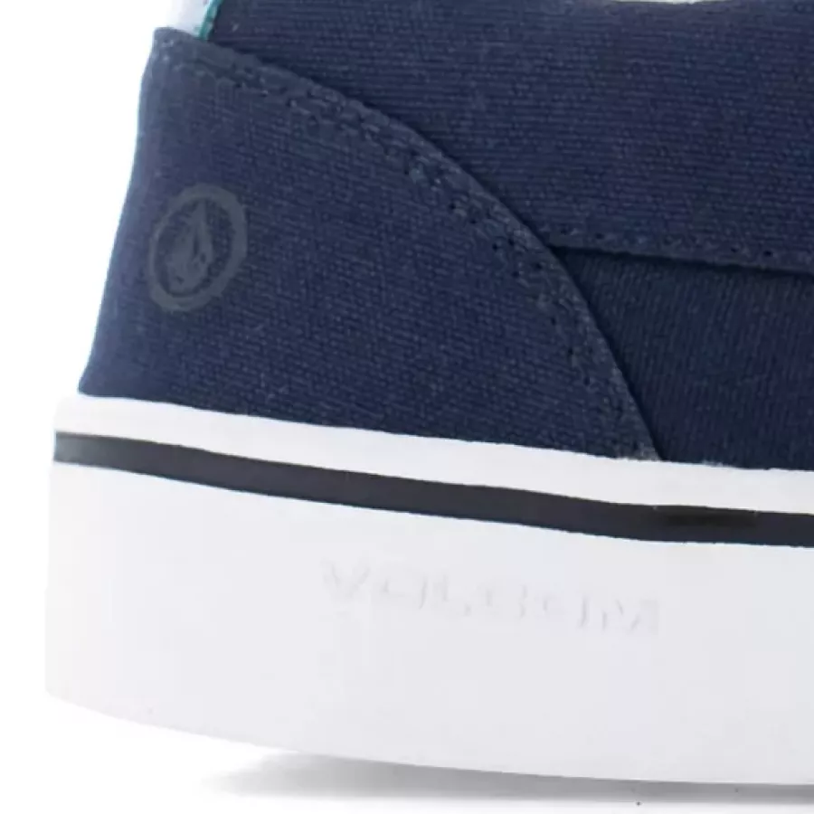 **Anti-Perforation Insert** guards against sharp objects without compromising flexibility.