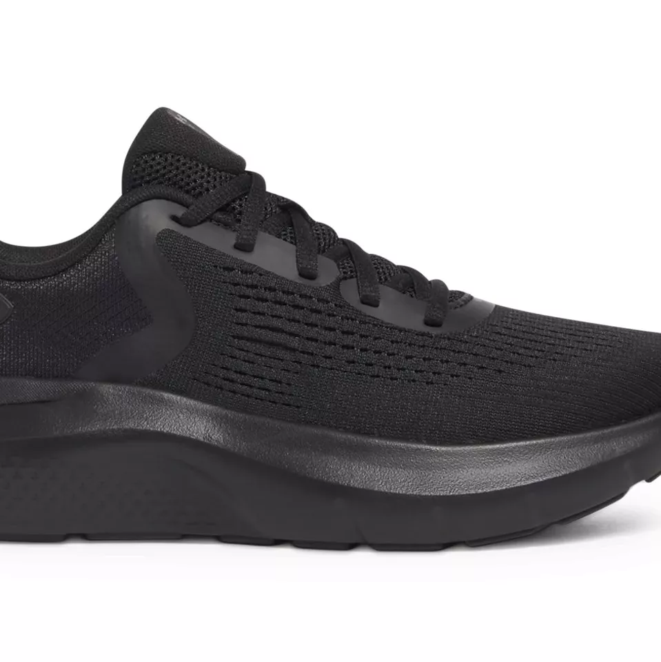**Secure lace-up closure.** Flat laces and a padded collar keep your foot firmly in place across a full shift.