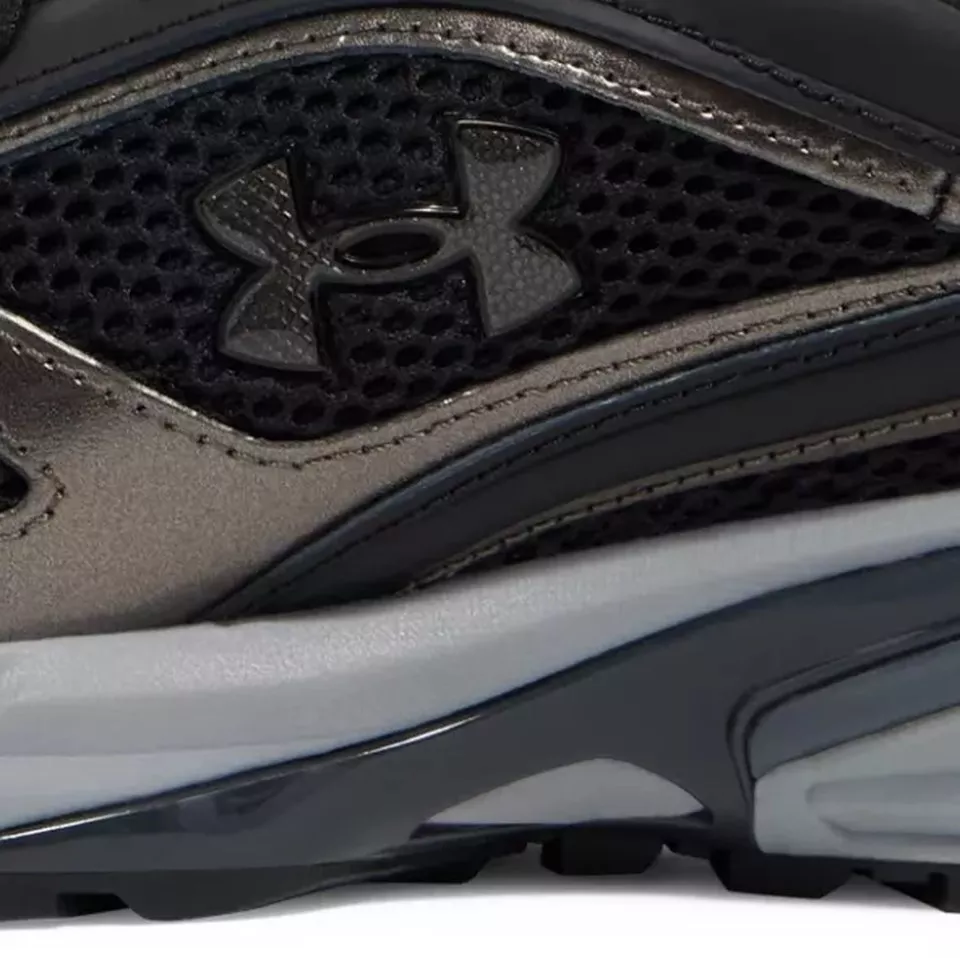 **Breathable mesh upper.** Lightweight ventilated construction keeps feet cool all day.