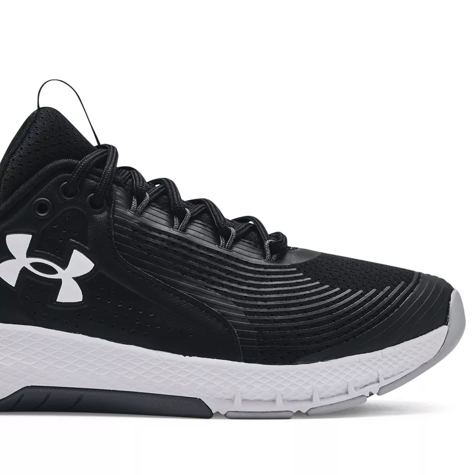 **Supportive mid-cut upper.** Structured ribbed overlays wrap the midfoot and toe box to keep your foot stable and secure throughout a long shift.