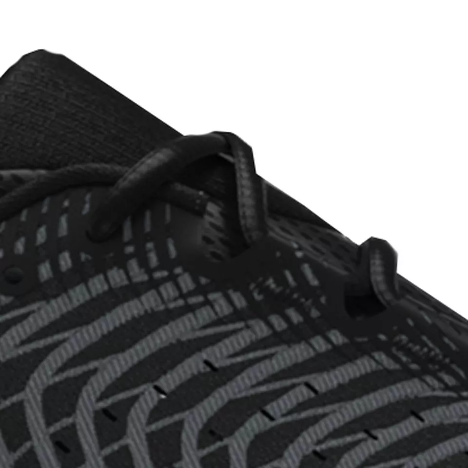 **Perforated upper panels.** Lightweight, breathable construction keeps air moving to help your feet stay comfortable through a full shift.