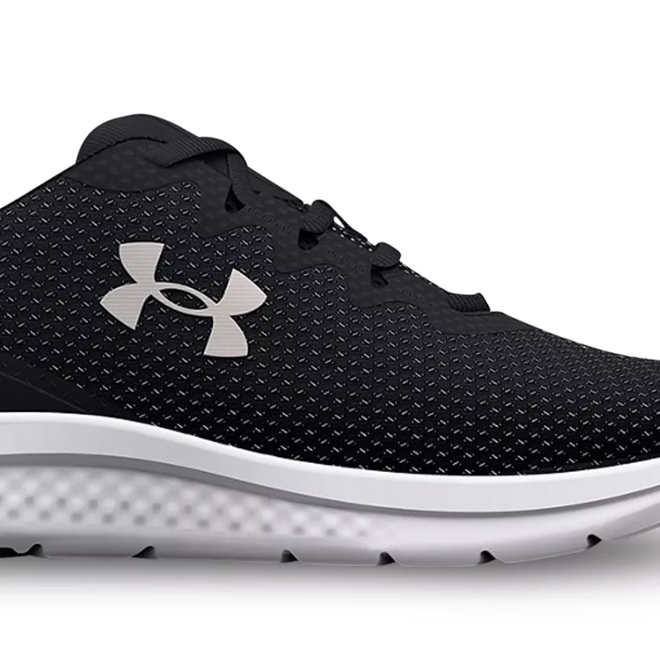 **Breathable knit upper.** Lightweight open-weave construction keeps air moving around your feet during long shifts.