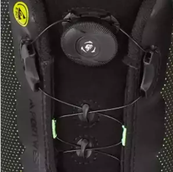 The **quick release wire lace system** allows for a secure and customized fit that can be adjusted quickly. This innovative fastening system provides convenience and reliability, ensuring your footwear is secure throughout the workday.