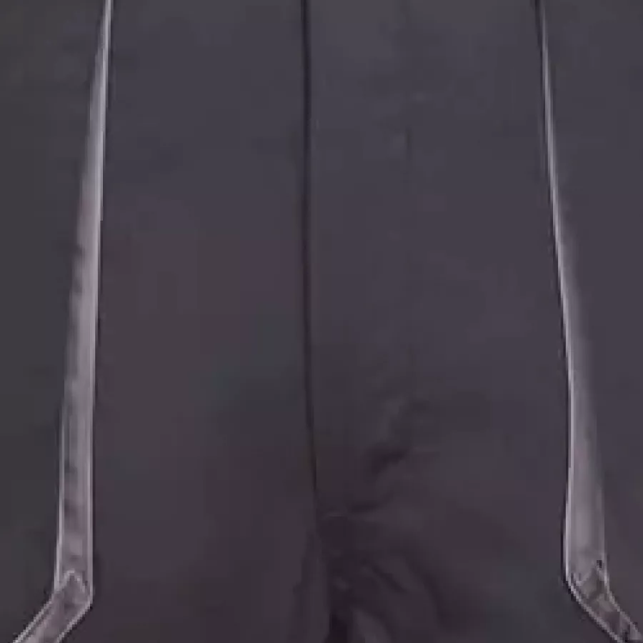 **UV-Schutz** schirmt Ihre Haut vor der Sonne ab und hält Sie im Freien kühl und komfortabel.