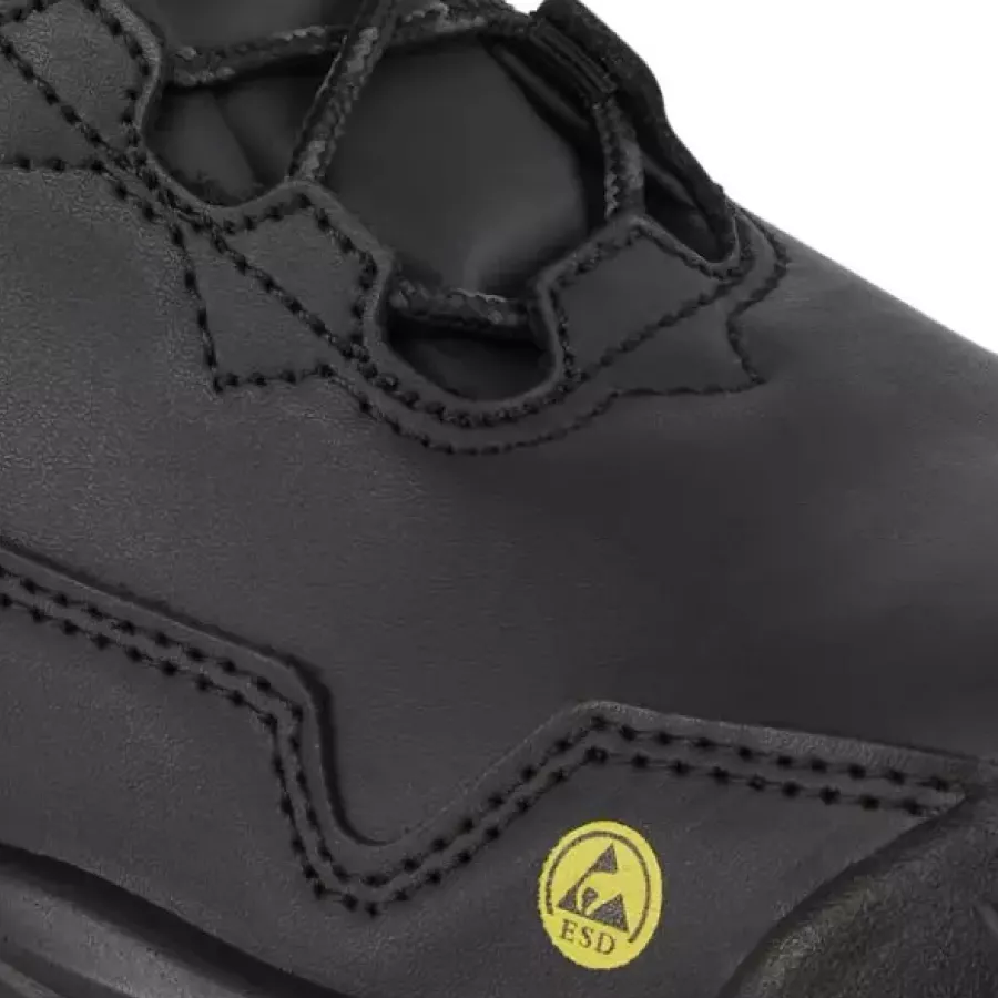 **Water Resistant Upper** helps keep your feet dry and comfortable when working in damp conditions.