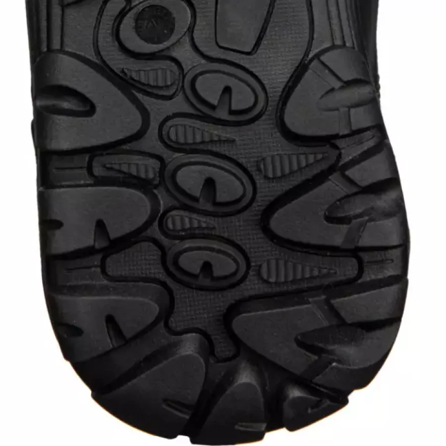 **Rutschhemmende Laufsohle** sorgt für sicheren Halt und Vertrauen auf rutschigen Oberflächen.