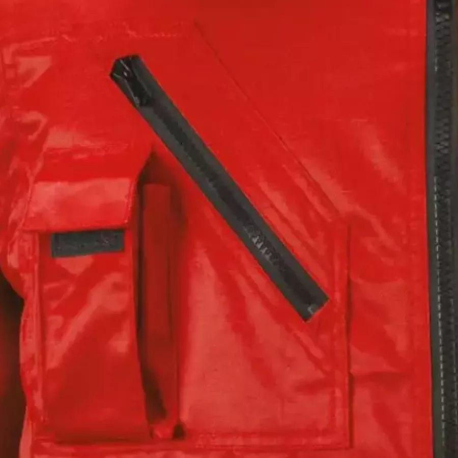 **Mehrere Taschen** halten alle Ihre Utensilien organisiert und griffbereit, wenn Sie unterwegs sind.