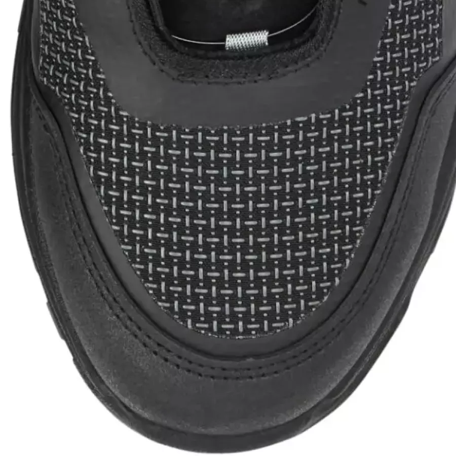 **Wasserabweisendes Obermaterial** hält Ihre Füße bei feuchten Bedingungen trocken und komfortabel.