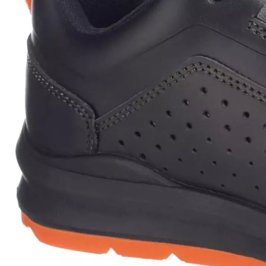 **Penetration Protection** adds reassuring underfoot support so you can focus on your work with steady confidence.