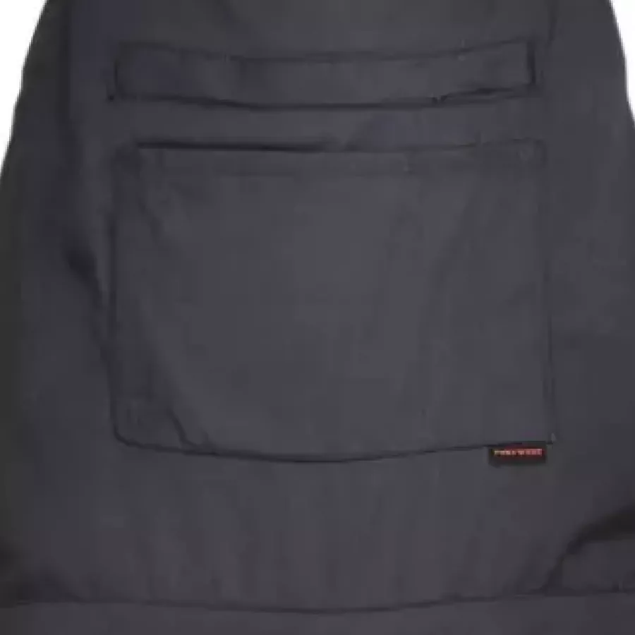 Mehrere Taschen halten all Ihre Werkzeuge und Utensilien griffbereit, damit Sie bei der Arbeit organisiert bleiben.