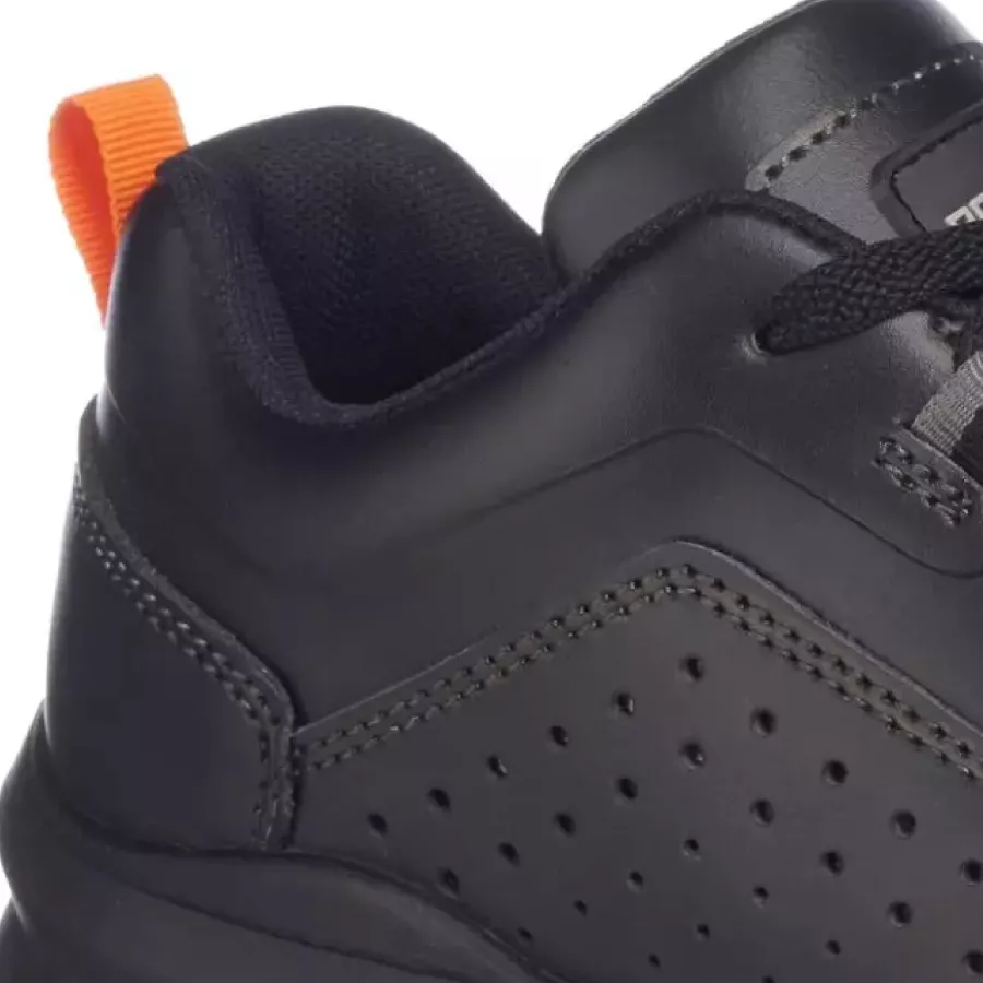 **Back-Pull Tab** makes slipping the trainers on and off quick and effortless when time matters.