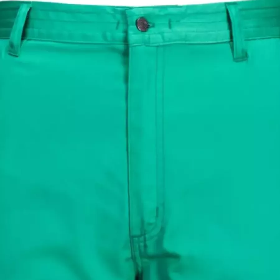 **Strapazierfähiges Gewebe** hält der täglichen Beanspruchung stand und bleibt dabei leicht und komfortabel für lange Schichten mit viel Bewegung.