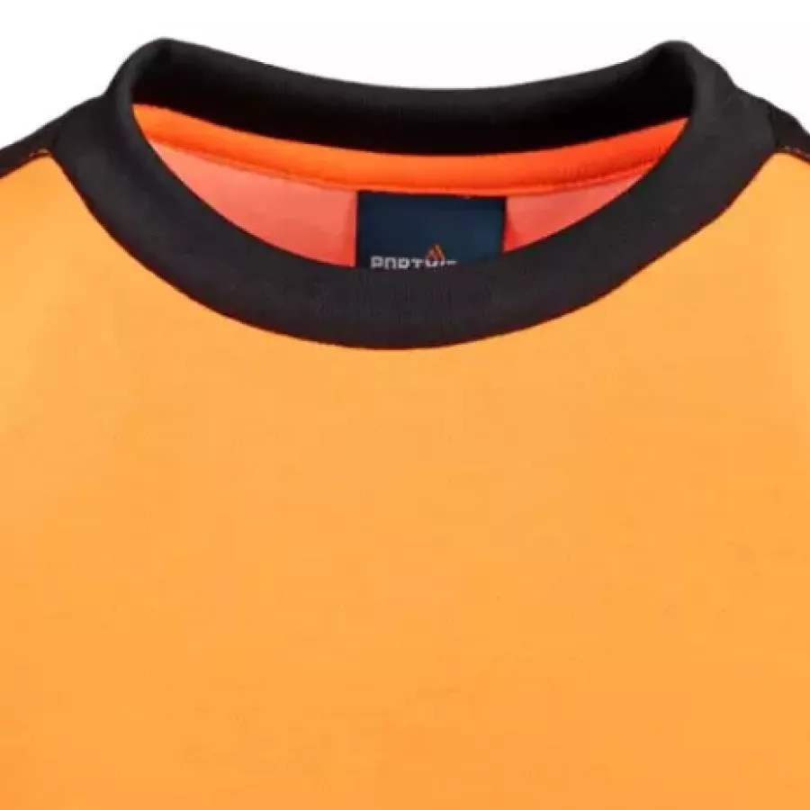 **Round Collar** provides a comfortable, classic fit that feels natural all day.