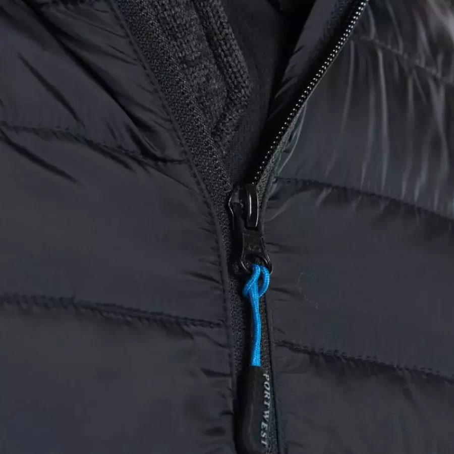 **Zipper Closure** lets you secure the jacket quickly while adjusting ventilation with ease.