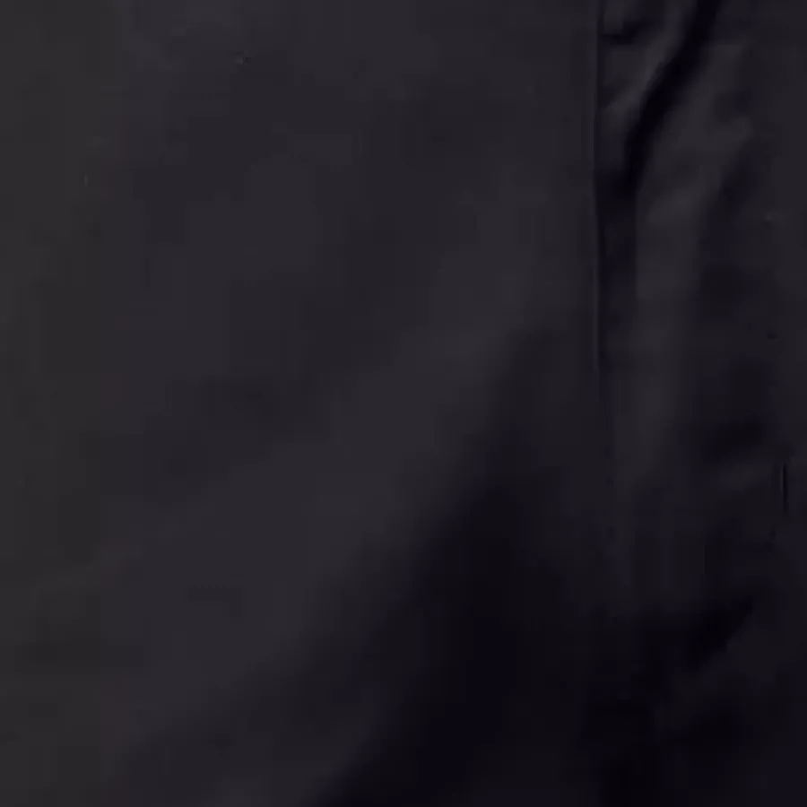 **Gewebe mit UPF 40** bietet zusätzlichen Komfort im Freien, indem es die Sonneneinstrahlung während der Arbeit reduziert.