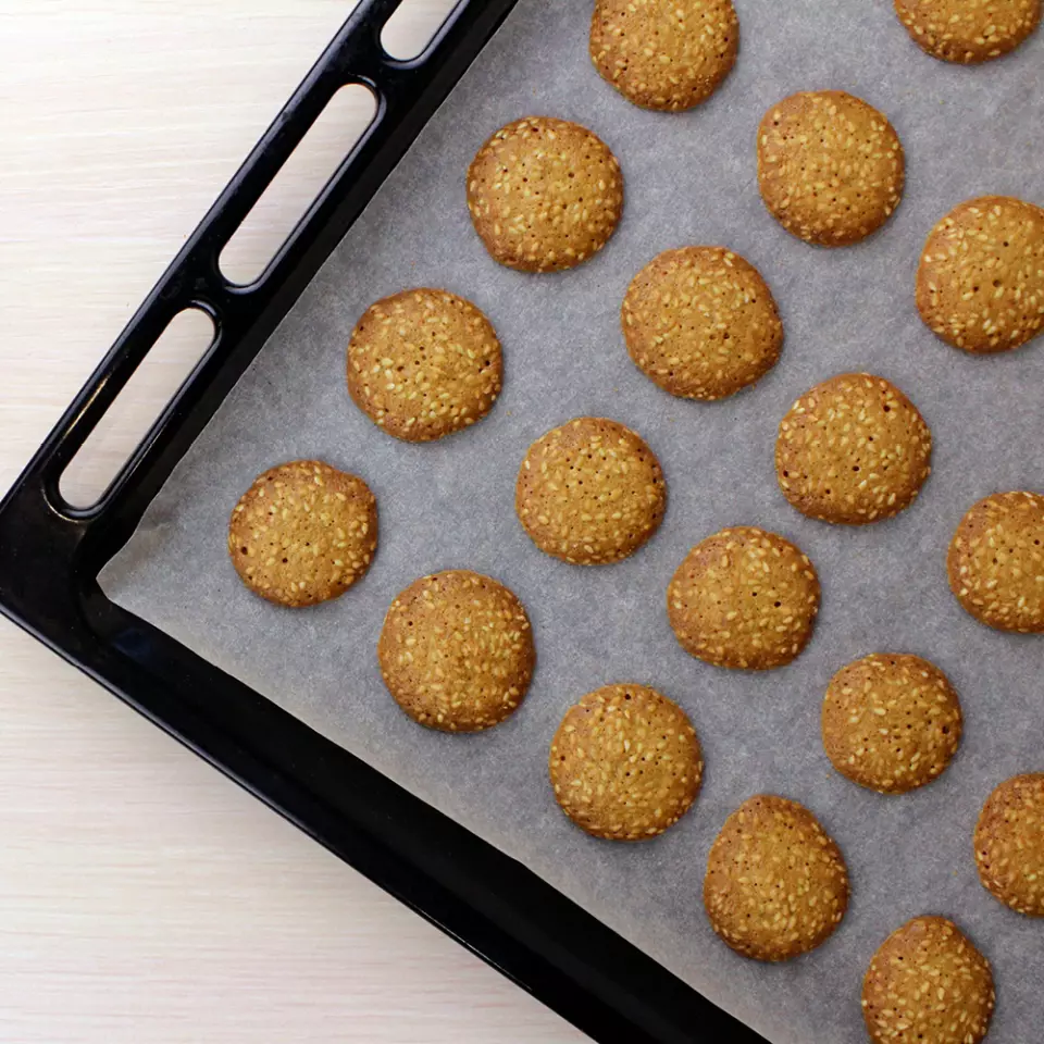 HygoStar 38452, Baking Paper, Light, Silicone Coated, Roll, 57 cm x 200 m, image 4, gallery thumbnail