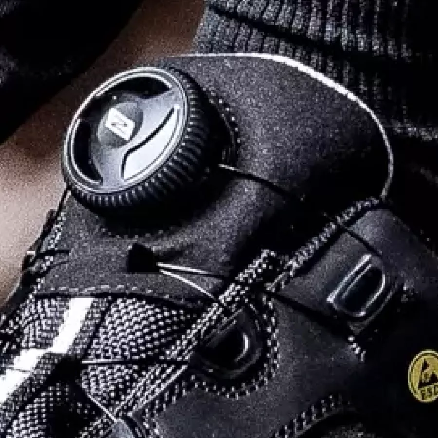 **Dial-Verschluss-System** ermöglicht es, mit einer schnellen Drehung einen sicheren, individuellen Sitz präzise einzustellen.