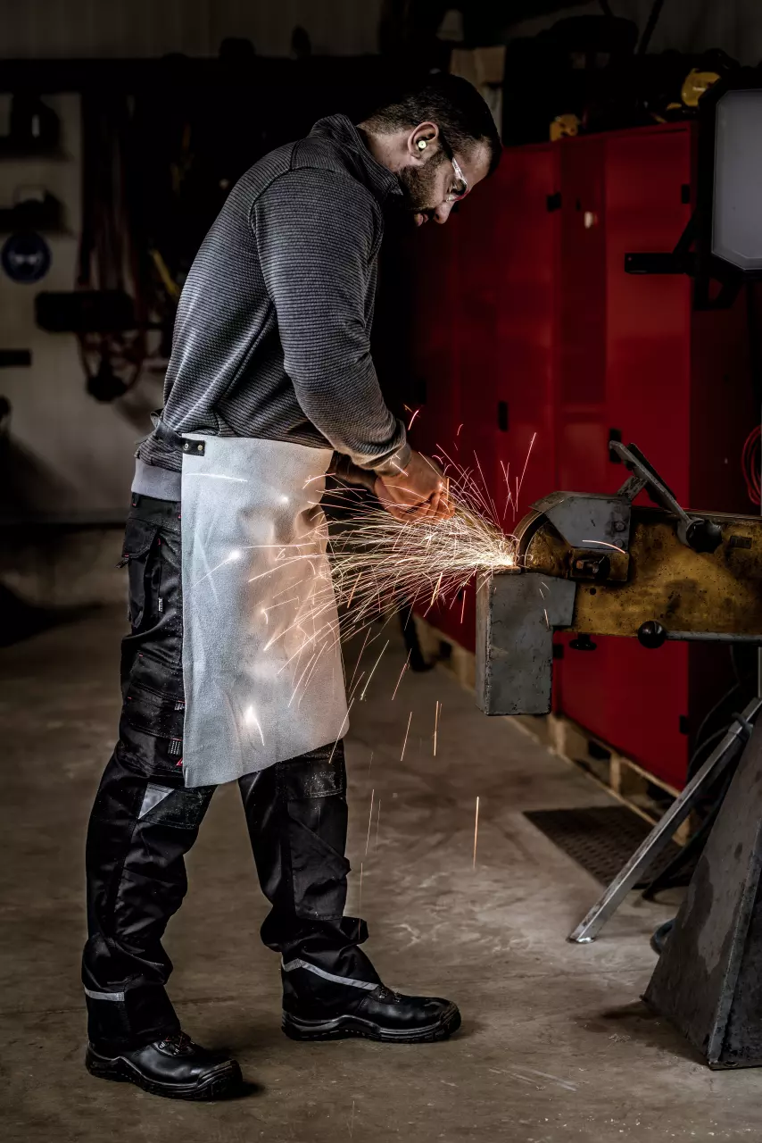 NITRAS 2102, Split Leather Apron, image 2, gallery thumbnail