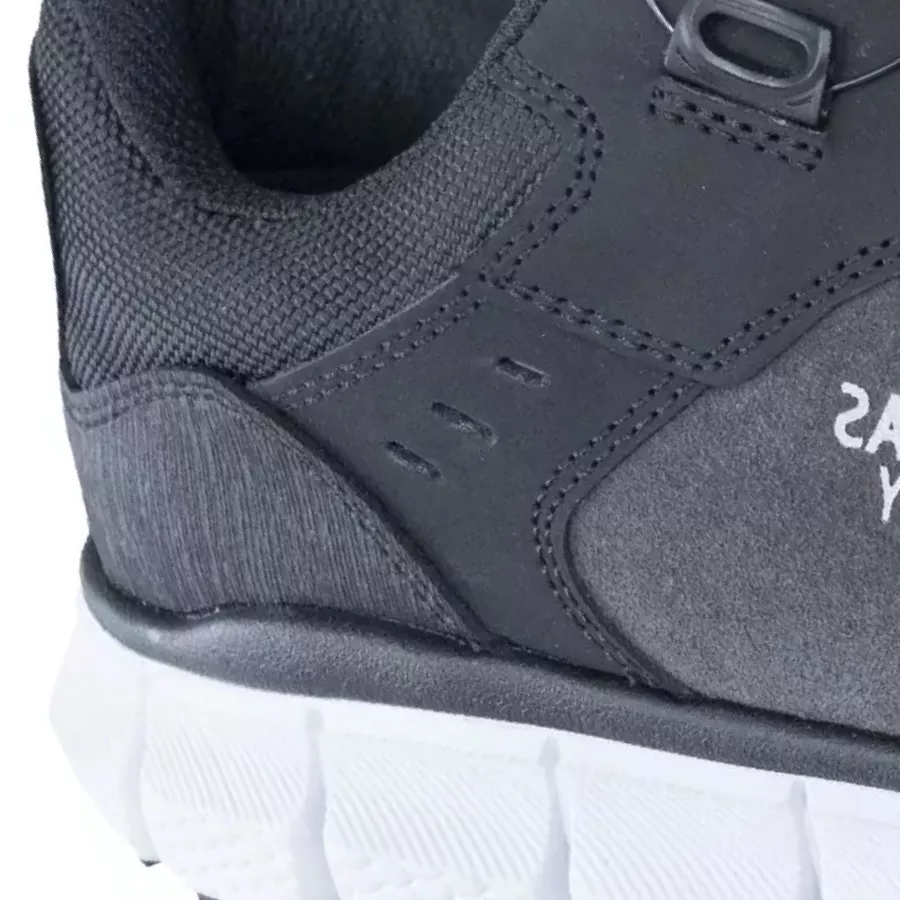 **Metallfreier Durchtrittschutz** bietet Sohlenschutz ohne zusätzliches Gewicht oder Steifigkeit.