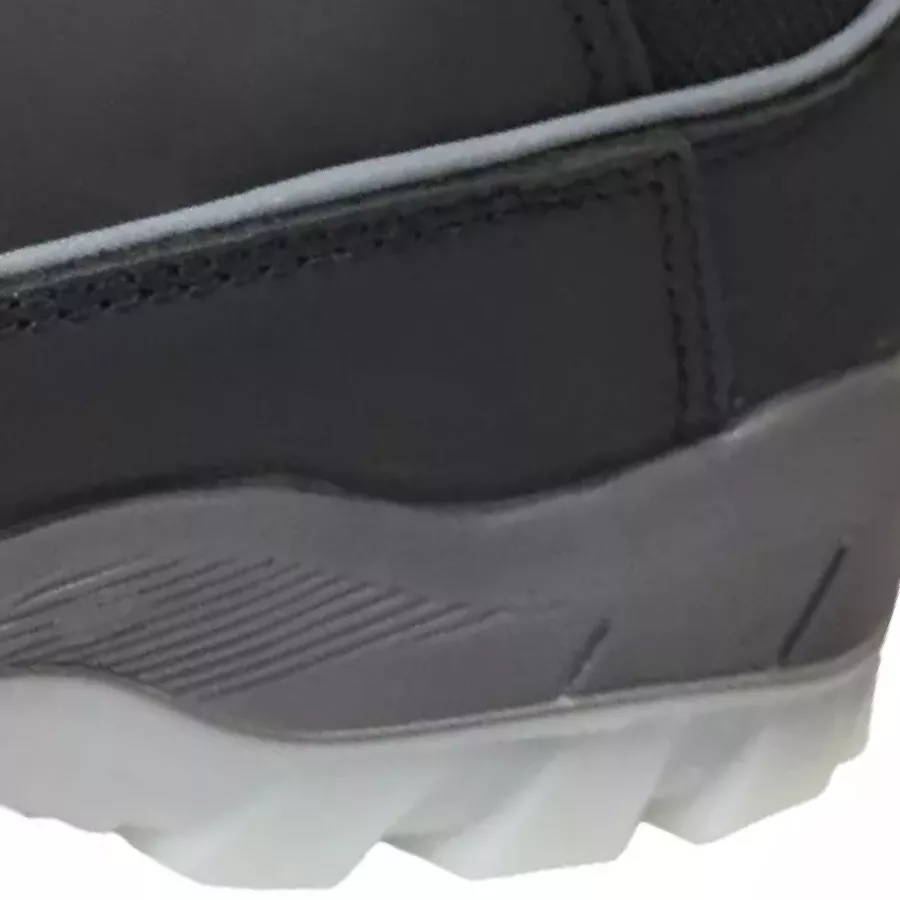 **Perforation-Resistant Midsole** guards against sharp objects so you can step confidently anywhere.