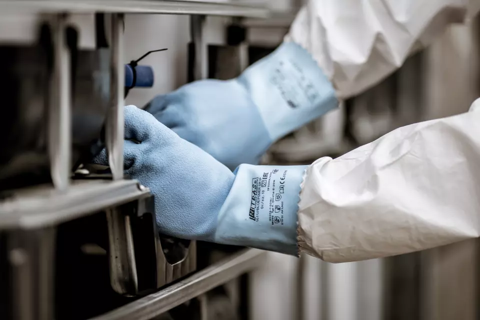 NITRAS 1611, BLUE POWER GRIP Chemical Protective Gloves, Blue, image 2, gallery thumbnail