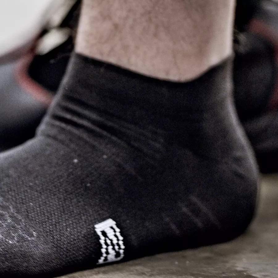 **Ribbed Cuff** gently hugs your ankle to prevent slipping without feeling tight.