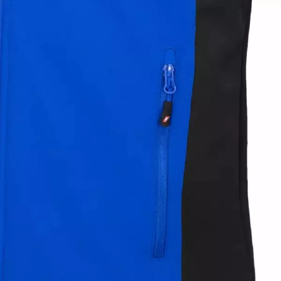 **Zipper Pocket** secures your essentials within easy reach for convenient access on the go.