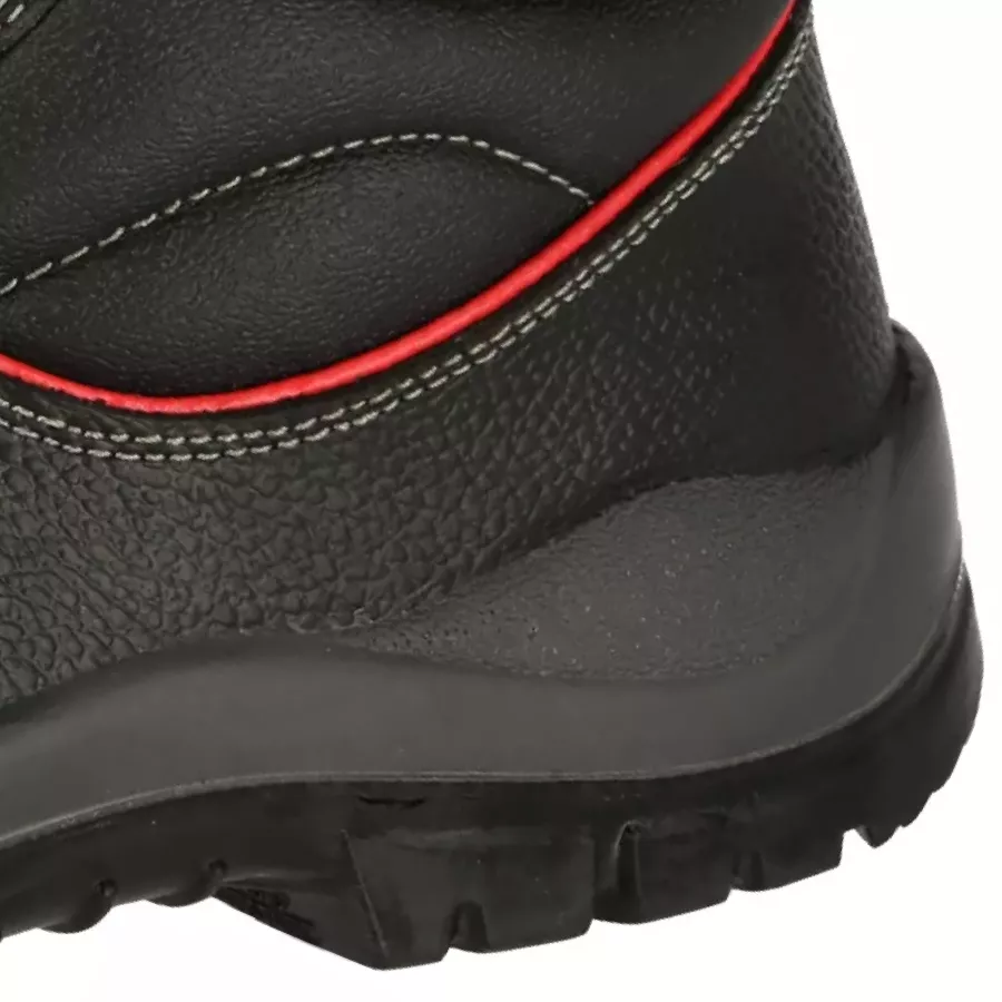 **Perforation Resistant Midsole** adds confident underfoot security so you can move freely across varied surfaces.