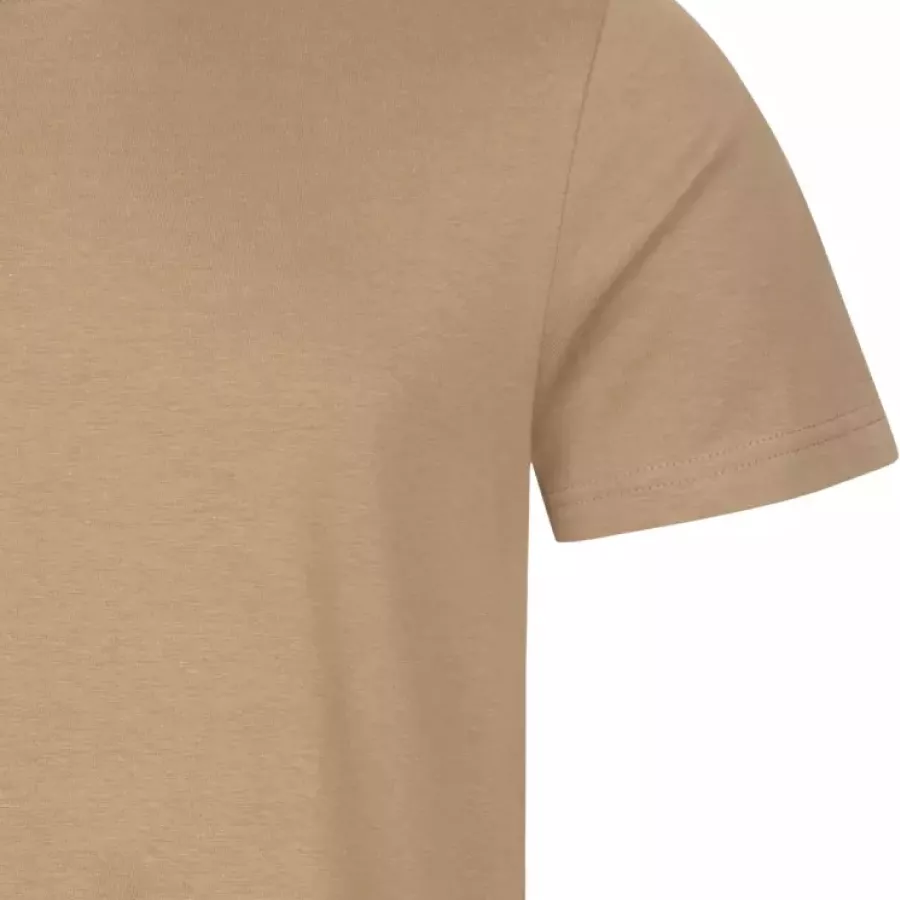 **Short Sleeve** gives you cool, unrestricted freedom during active work.